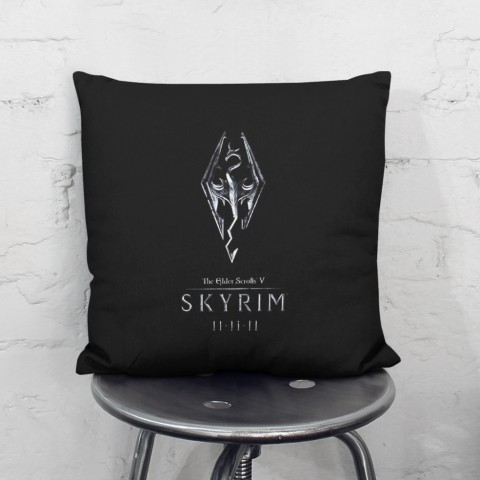 Подушка 40х40 "Skyrim Black logo"